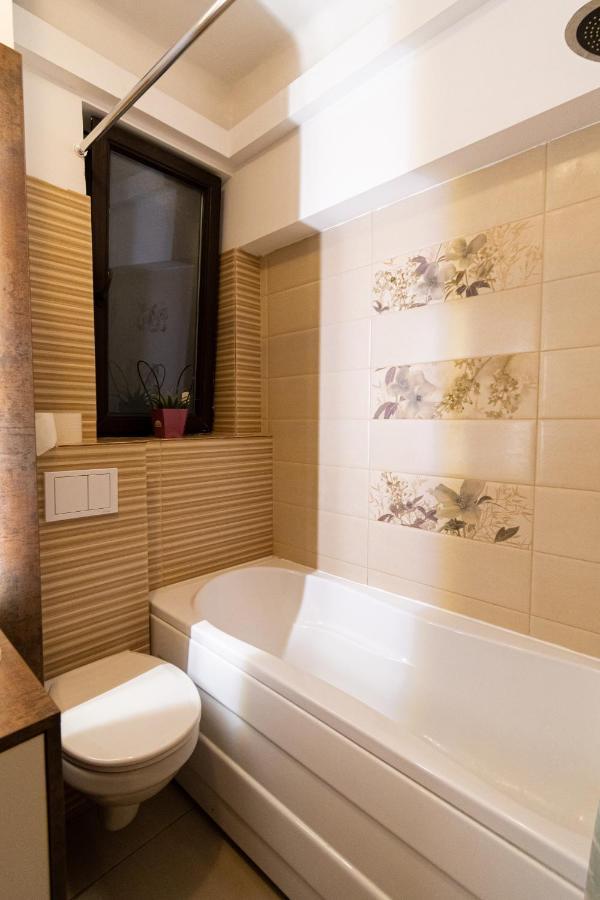 Ardor Apt - Bright And Secluded Apartment In The Heart Of Old Town Braşov Eksteriør billede
