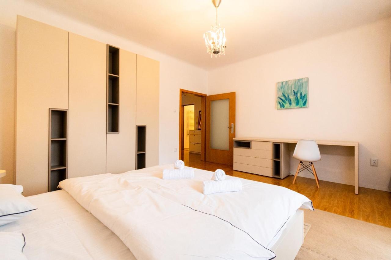 Ardor Apt - Bright And Secluded Apartment In The Heart Of Old Town Braşov Eksteriør billede
